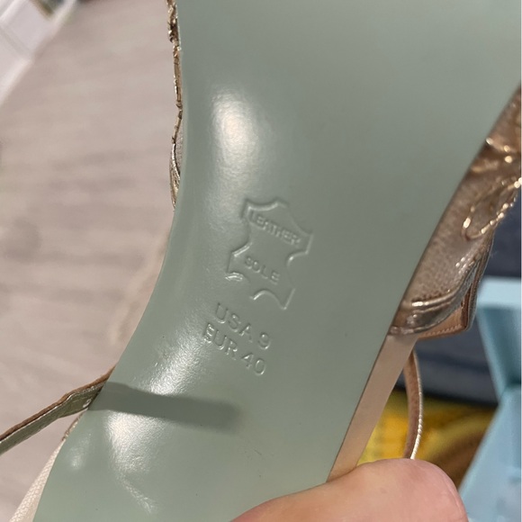 Bella belle gold sandals size 9 - Picture 6 of 6